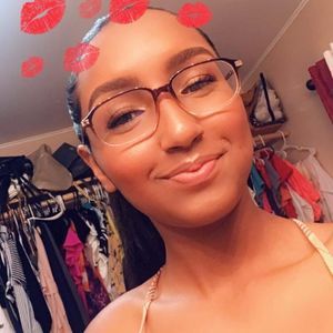 Meet your Posher, Yamilet